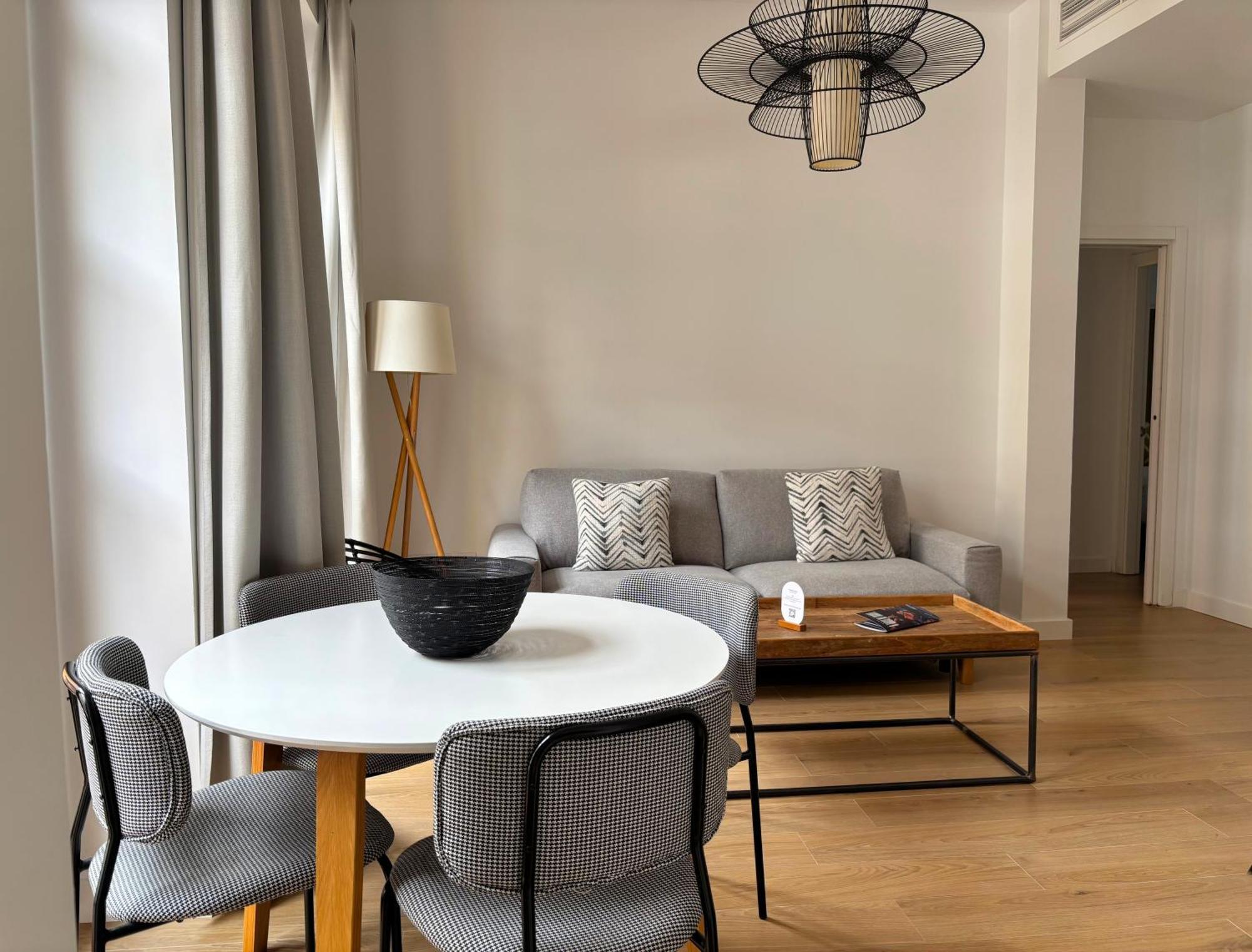 Apartamentos Core Suite Sevilla Exterior photo